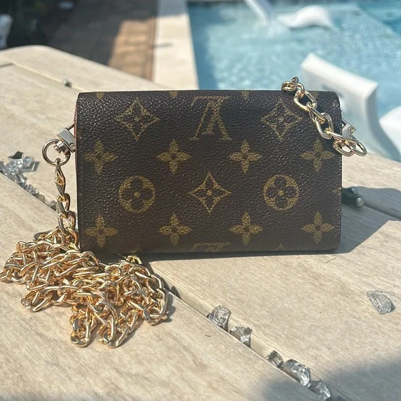 LOUIS VUITTON Coin Wallet/Crossbody - Picture 2 of 6